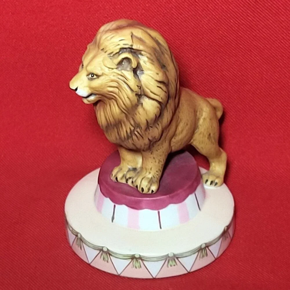 Circus Royale Ceramic Lion Figurine 1983